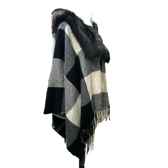 NWT J. Crew Fringe Poncho Cape Faux Fur Collar Plaid One size - Picture 6 of 9